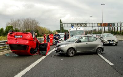 Entrega del vehículo y responsabilidad del pago de los gastos de parqueadero y grúa por inmovilización del mismo en razón a una actuación judicial derivada de un accidente de tránsito